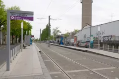 Arrêt de tramway Saint-Augustin à proximité de notre parking à louer à Bordeaux.